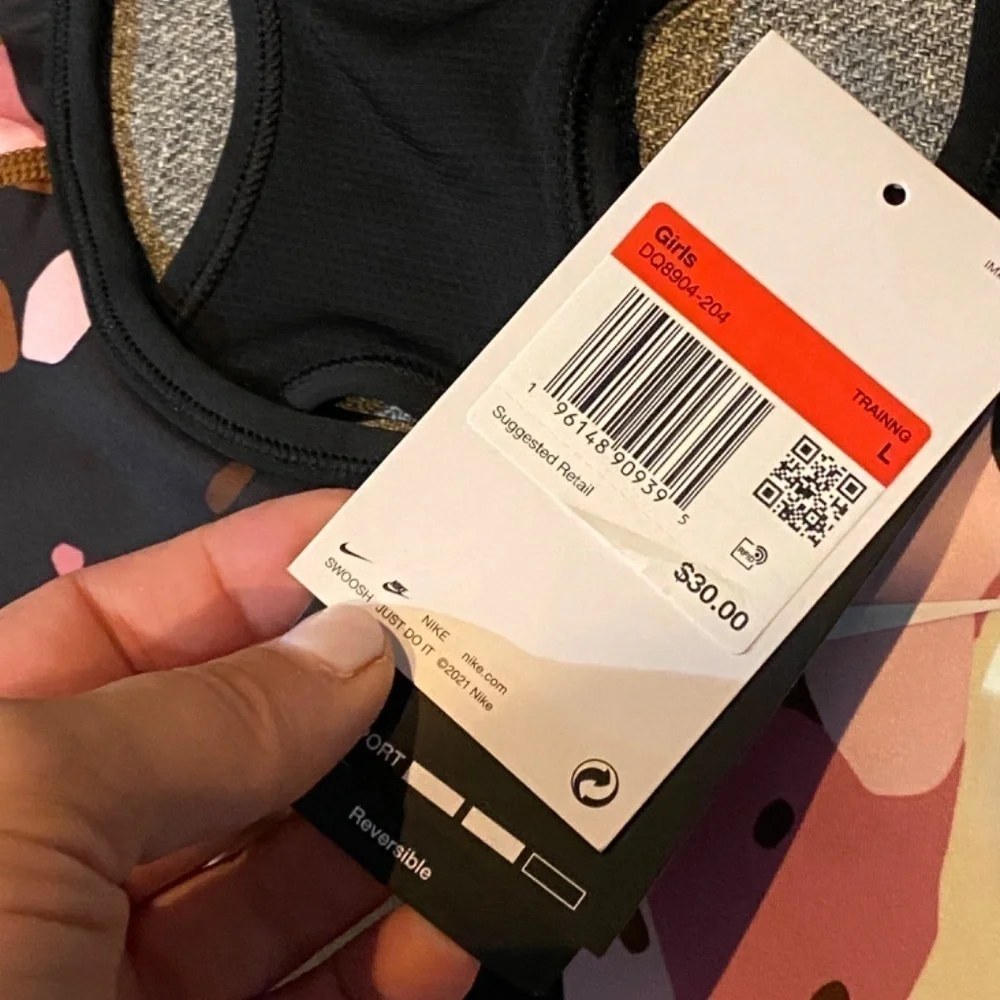 NWT Nike reversible sports bra - Picture 2 of 7